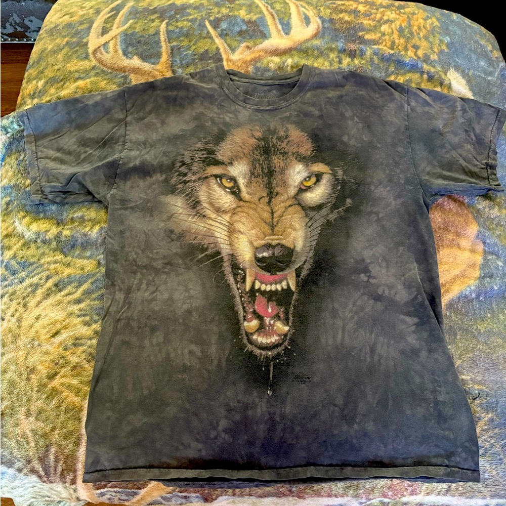 The Mountain Gray Wolf Graphic Tee